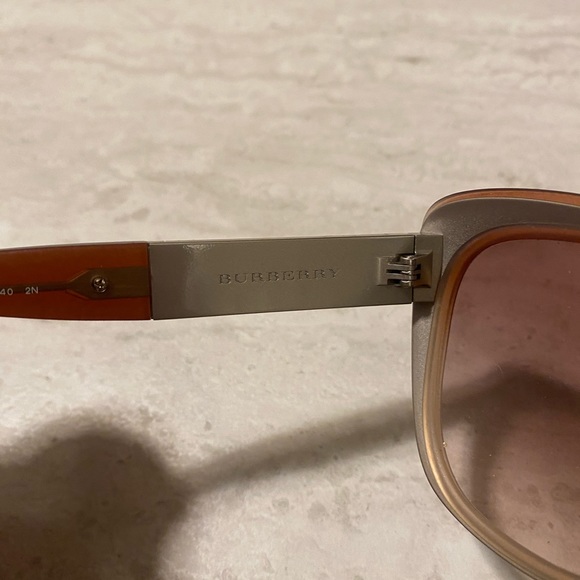 Burberry Sunglasses - Picture 8 of 8